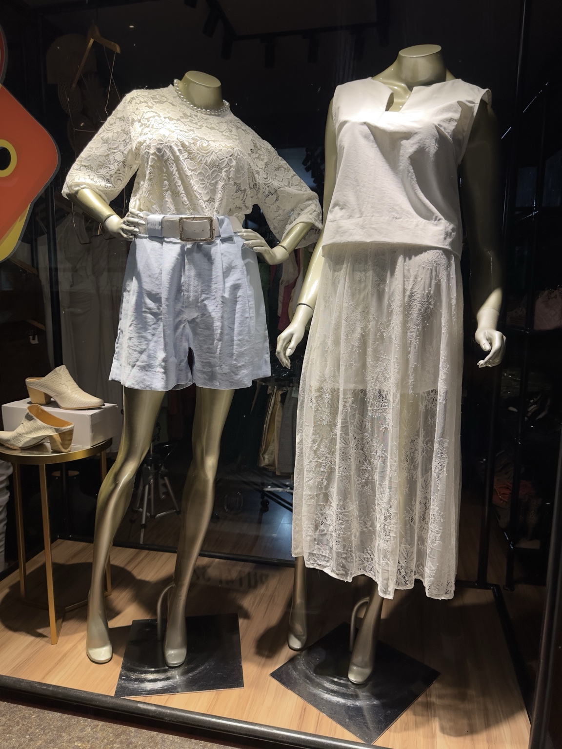 Vitrine Muse Clothing